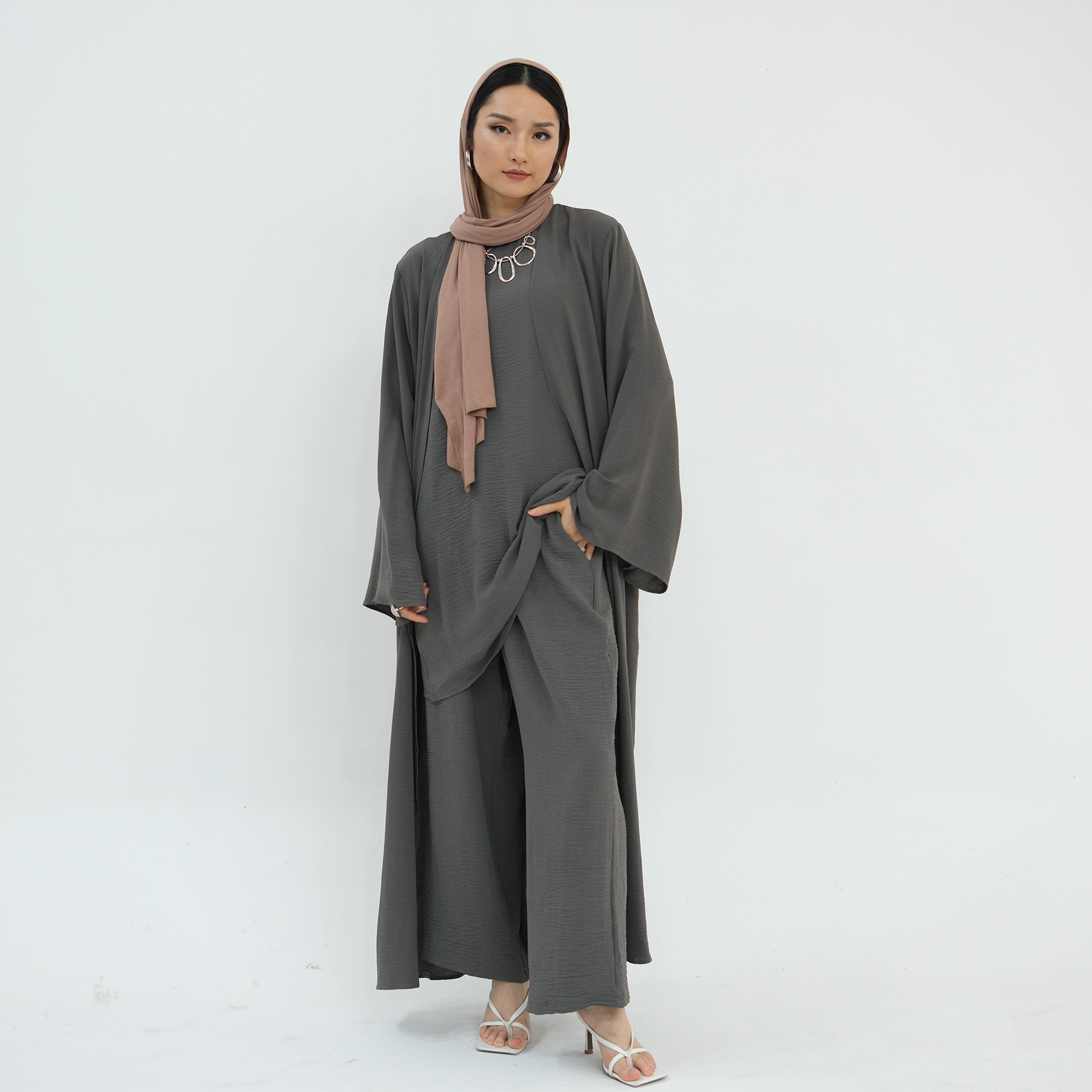 Authentic Set Contemporary Mon - đánh giá và giá Monochrome Suit Set